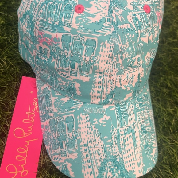 NWT Lilly Pulitzer ‘Lilly Loves NYC’ Run Around Hat - Picture 2 of 5